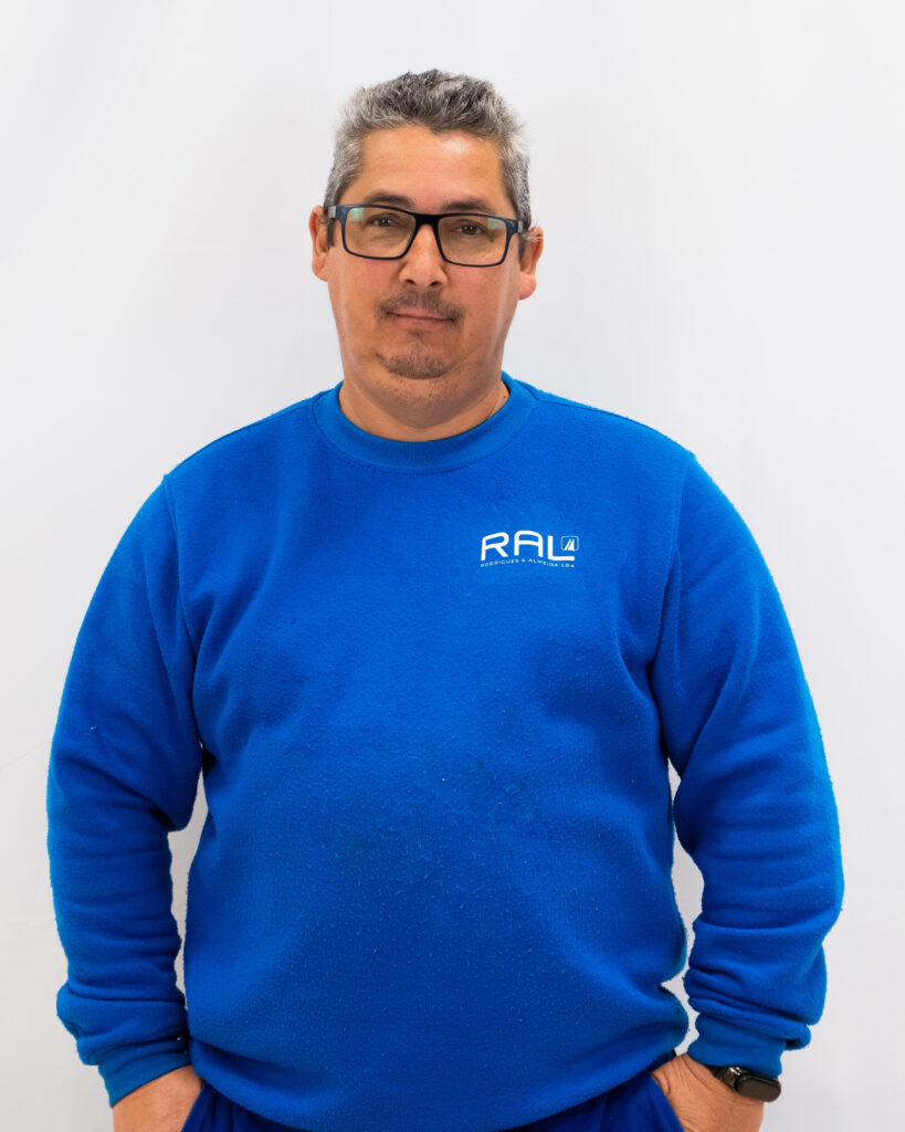 Carlos Pinheiro, serralheiro na RAL – Rodrigues & Almeida