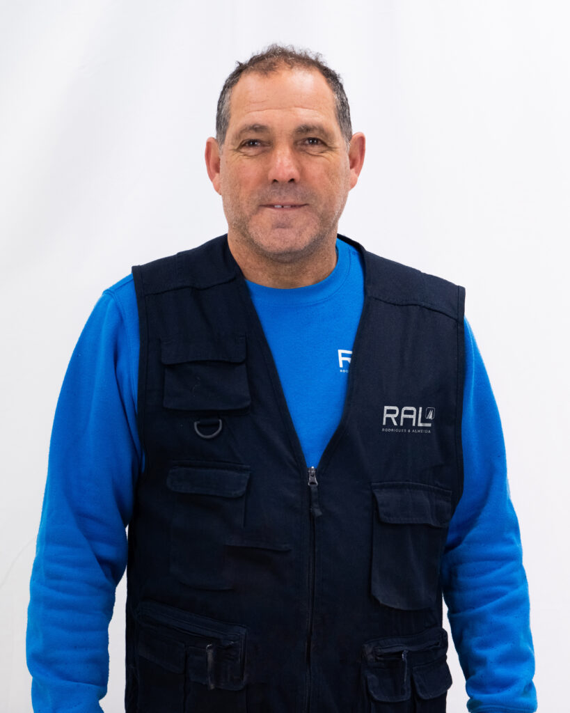 Paulo Renato, serralheiro na RAL – Rodrigues & Almeida