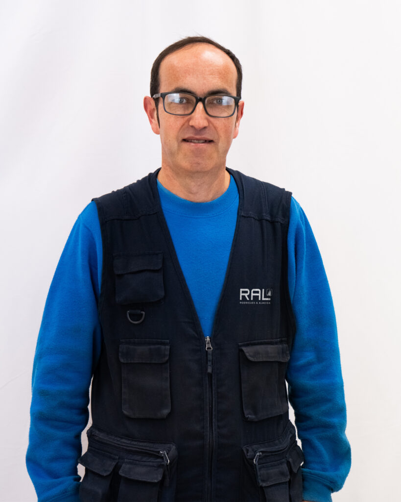 Vítor Gomes, serralheiro na RAL – Rodrigues & Almeida