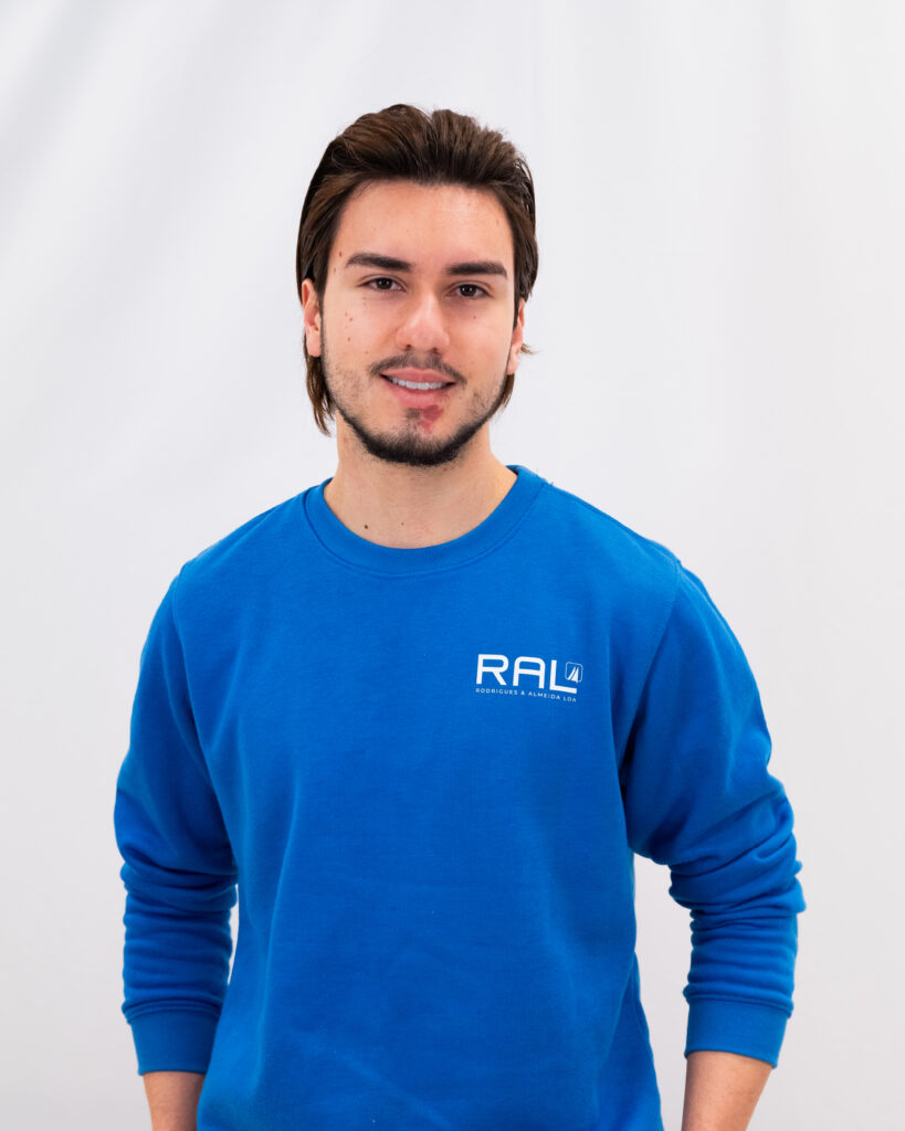 Nicholas Ferreira, ajudante de serralheiro na RAL – Rodrigues & Almeida